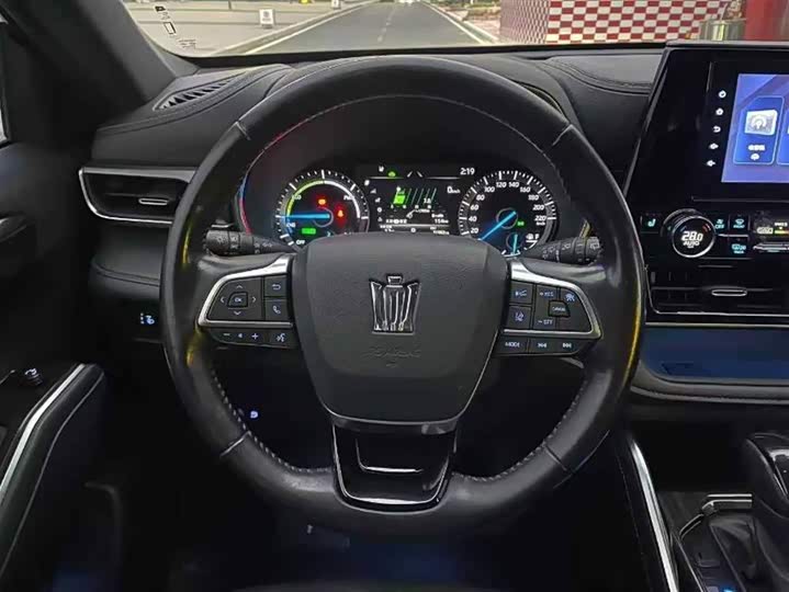 Фото 9 - Toyota Crown Kluger