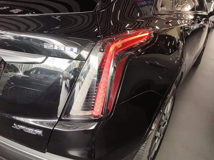 Фото 8 - Cadillac XT5