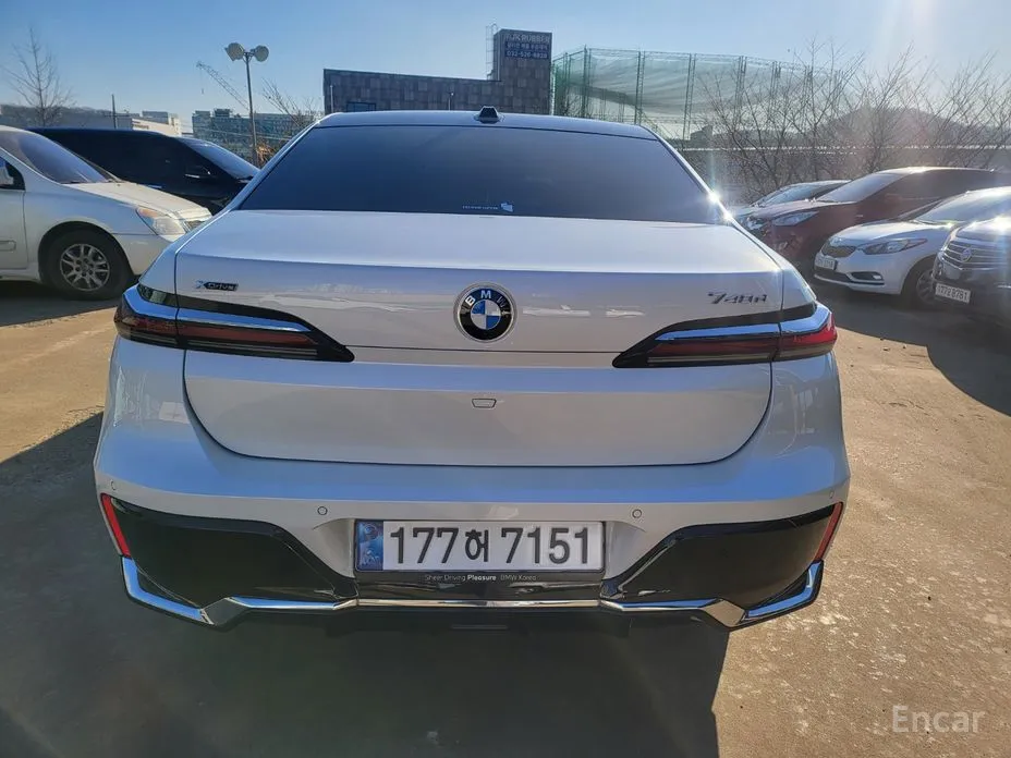 Фото 5 - BMW 7 Series