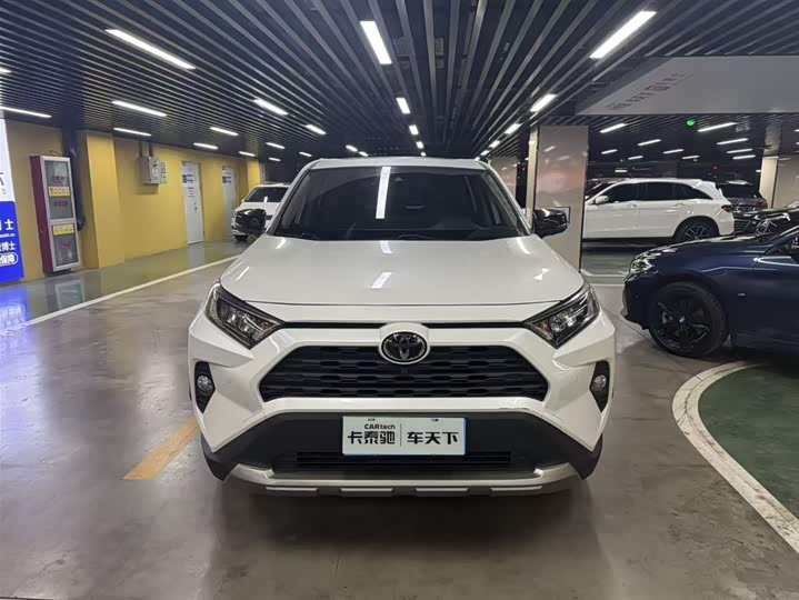 Фото 2 - Toyota RAV4