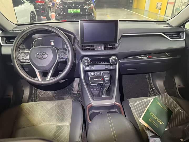 Фото 6 - Toyota RAV4