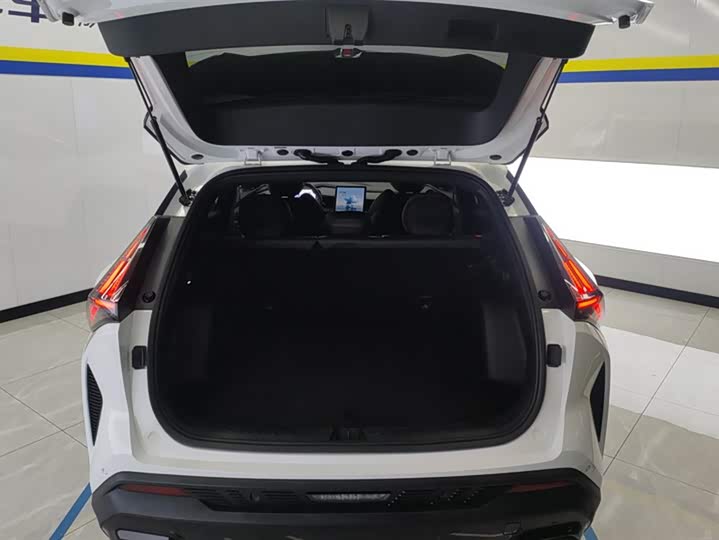 Фото 4 - Geely Atlas