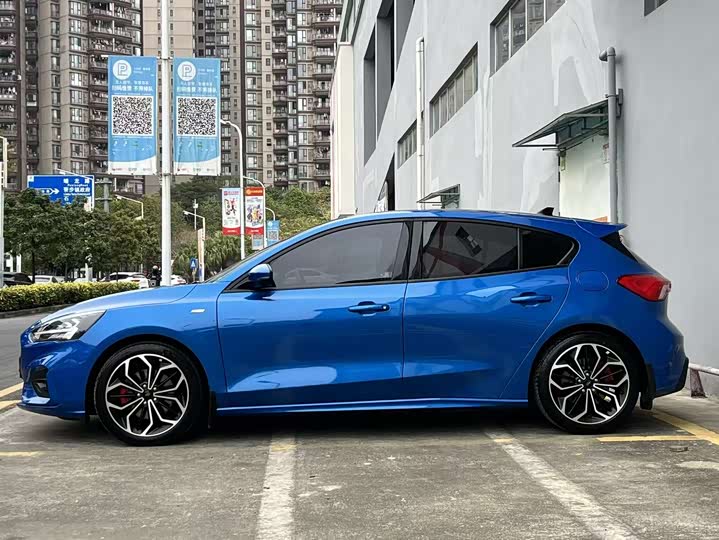 Фото 4 - Ford Focus