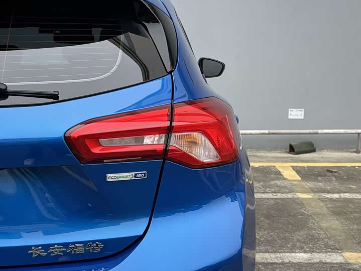 Фото 8 - Ford Focus