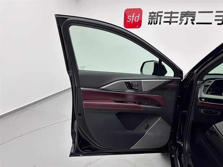 Фото 8 - Cadillac XT5