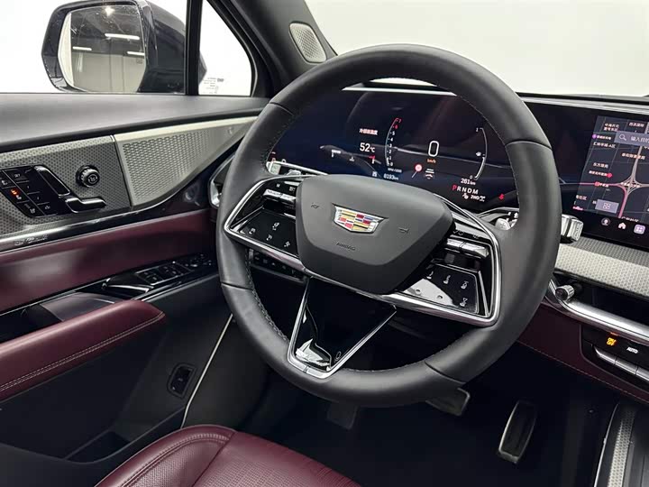 Фото 9 - Cadillac XT5