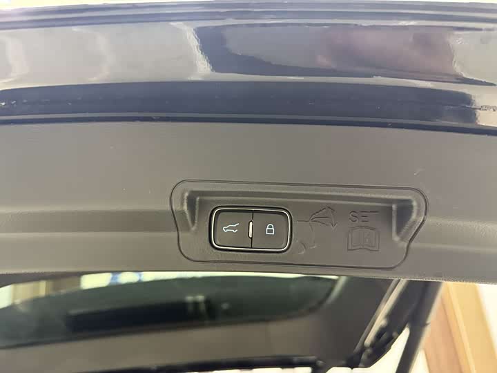 Фото 8 - Ford Explorer