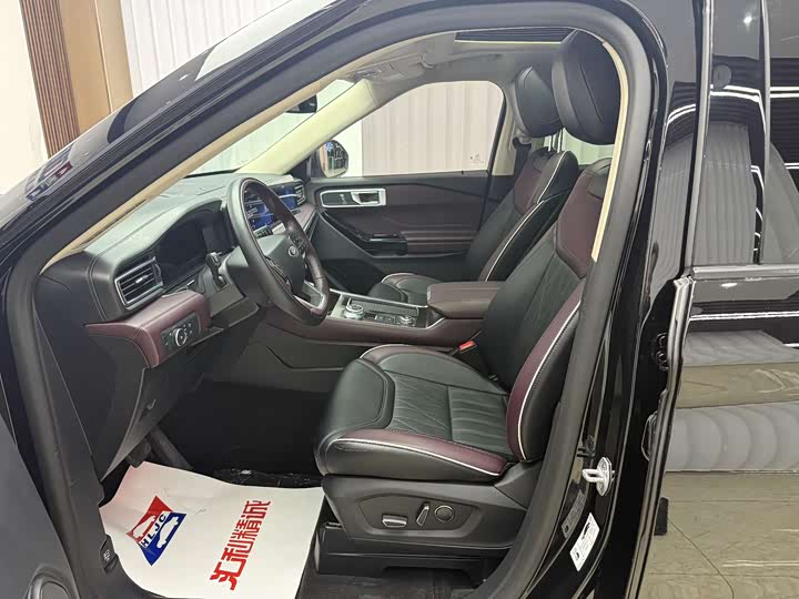 Фото 9 - Ford Explorer