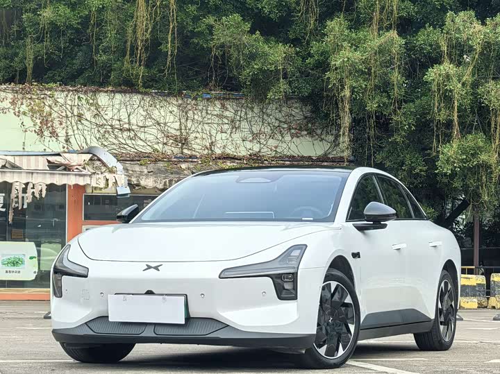 Фото 1 - XPeng Mona M03