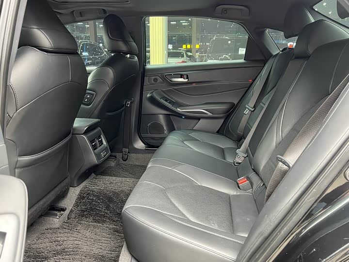 Фото 8 - Toyota Avalon