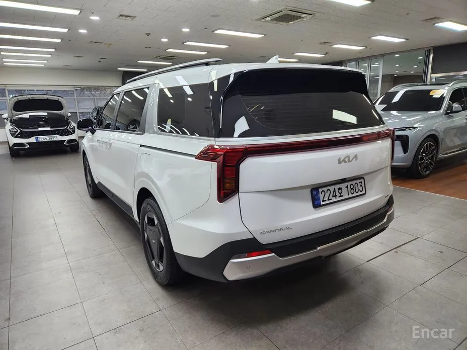 Фото 2 - Kia Carnival