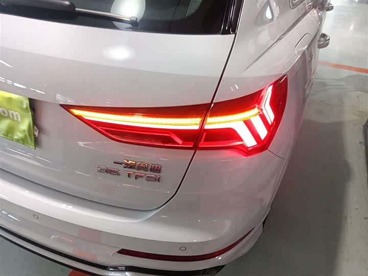 Фото 8 - Audi Q3