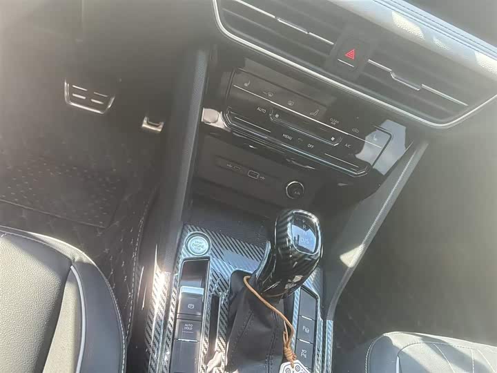 Фото 3 - Volkswagen Tiguan L Pro