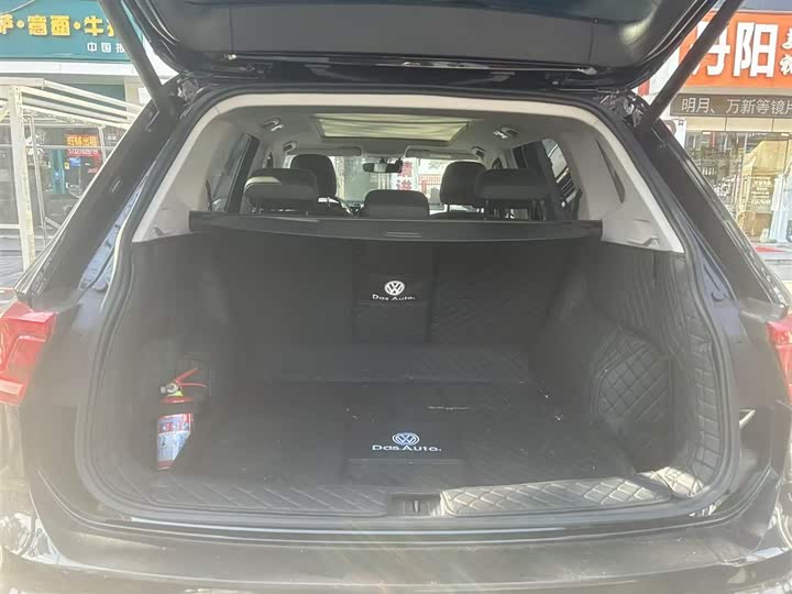 Фото 4 - Volkswagen Tiguan L Pro