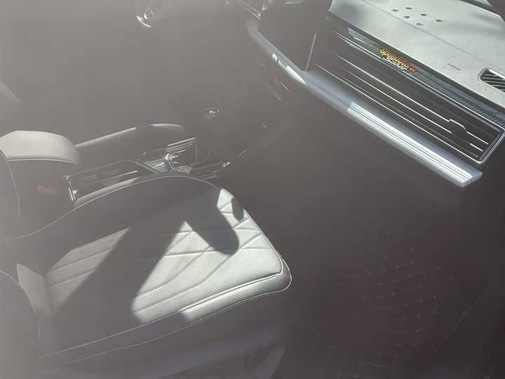 Фото 8 - Volkswagen Tiguan L Pro