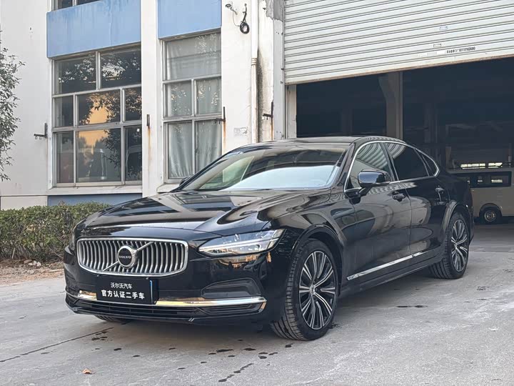 Фото 1 - Volvo S90