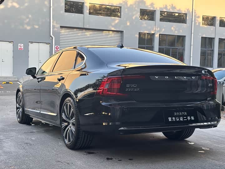 Фото 4 - Volvo S90