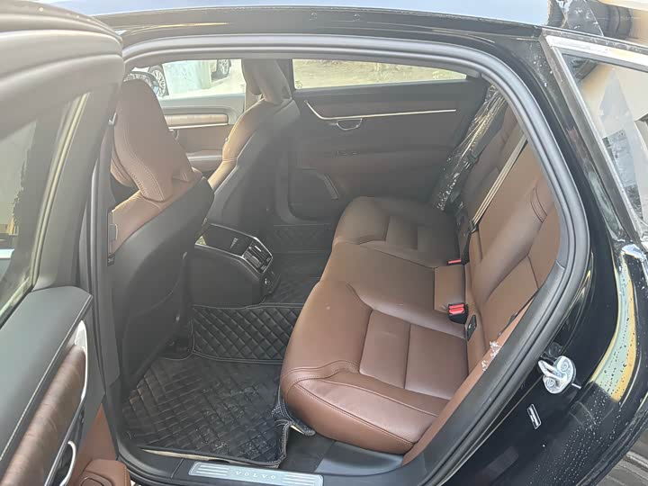 Фото 9 - Volvo S90