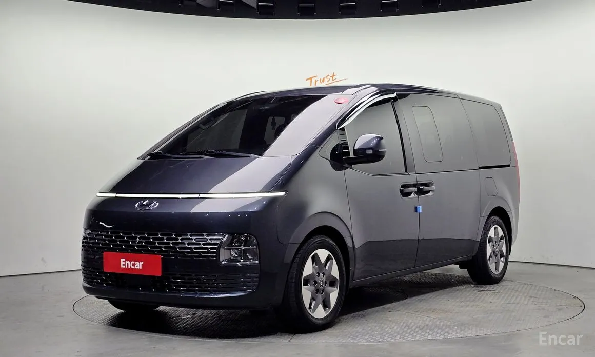 Фото 1 - Hyundai Staria