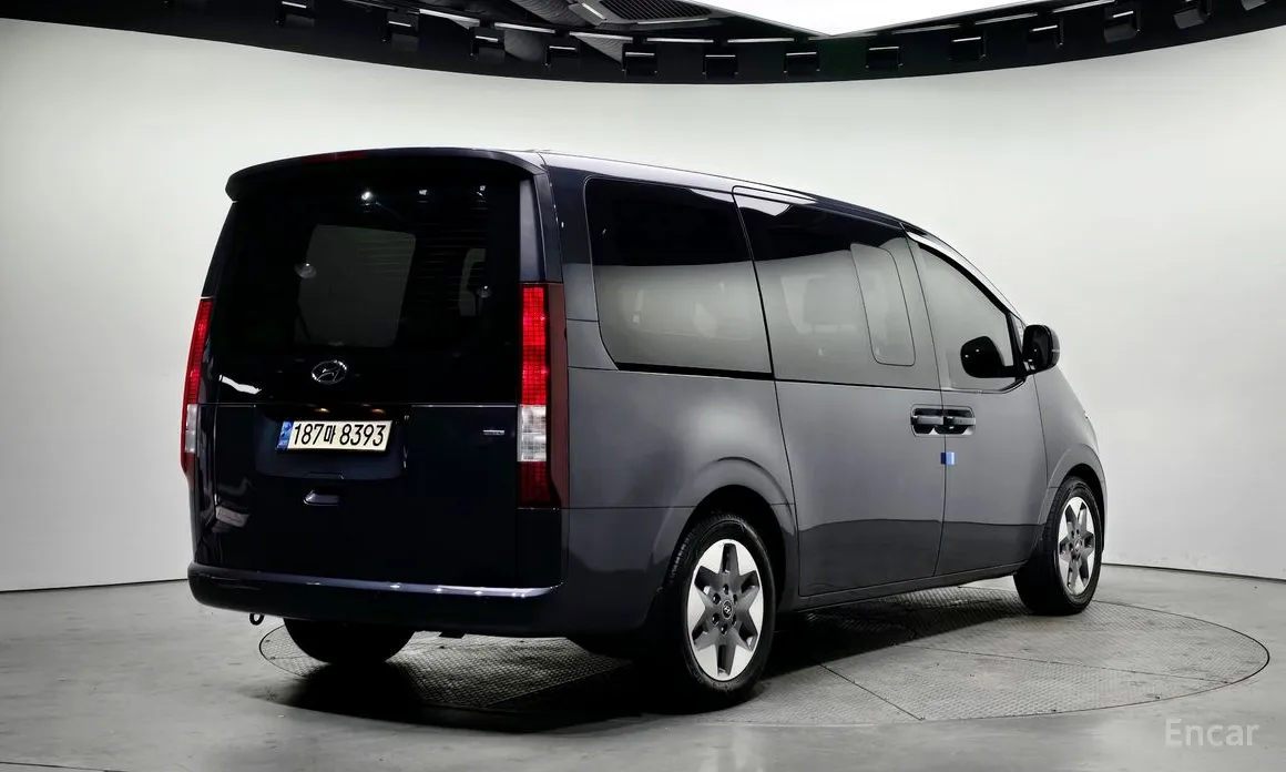 Фото 2 - Hyundai Staria