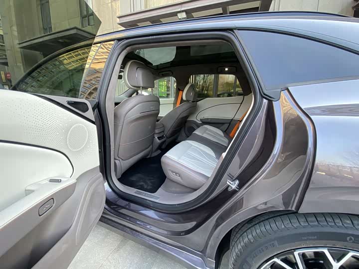 Фото 6 - Zeekr 007 GT