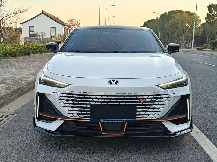 Фото 2 - Changan UNI-V