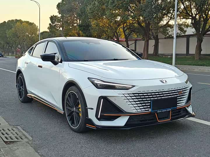 Фото 3 - Changan UNI-V