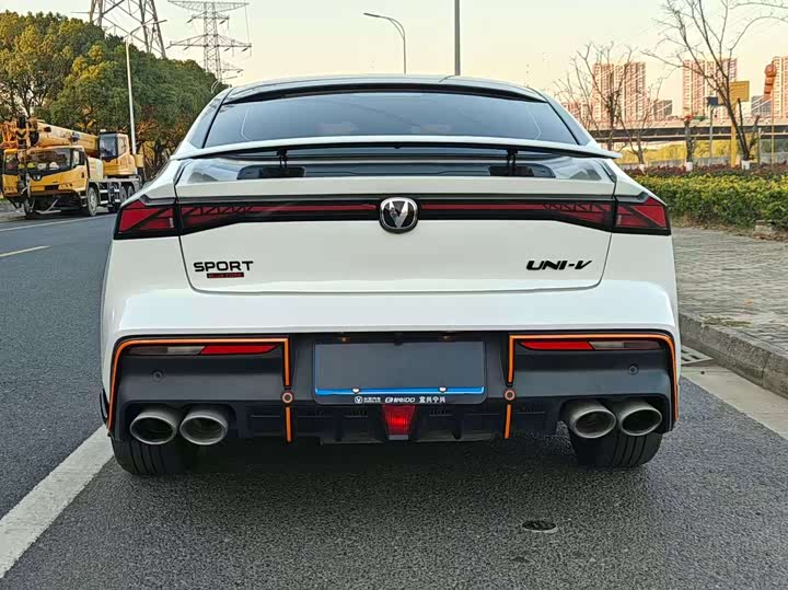 Фото 6 - Changan UNI-V