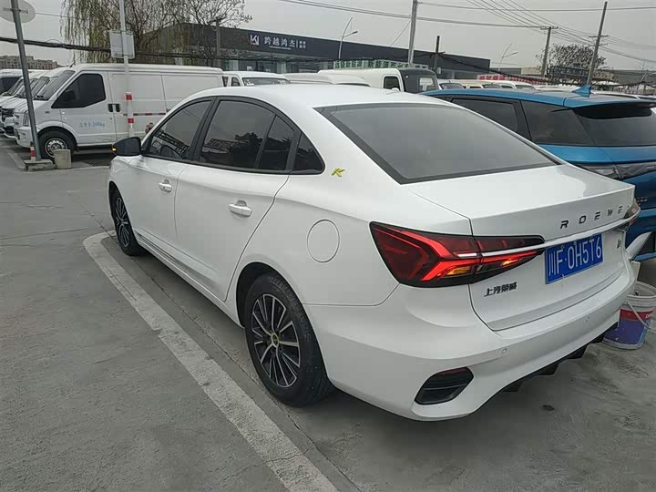 Фото 5 - Roewe i5