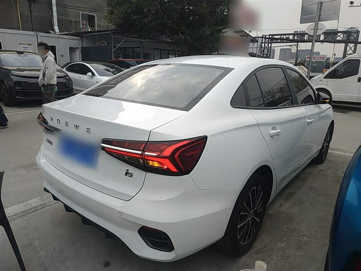 Фото 7 - Roewe i5