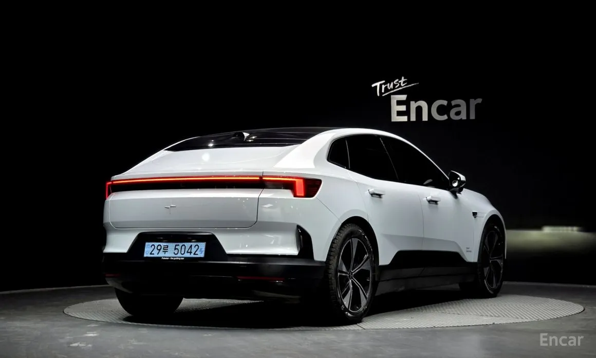 Фото 2 - Polestar 4