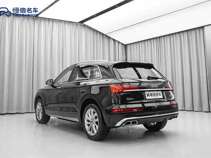 Фото 7 - Audi Q5L