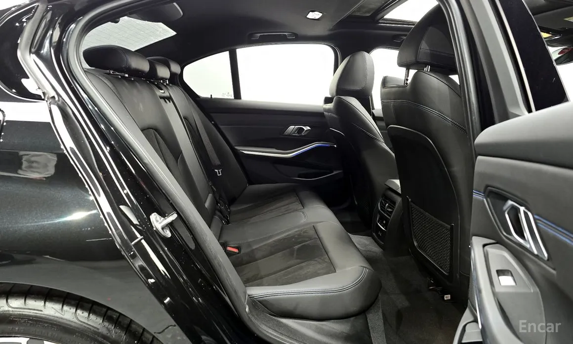 Photo 12 - BMW 3 Series