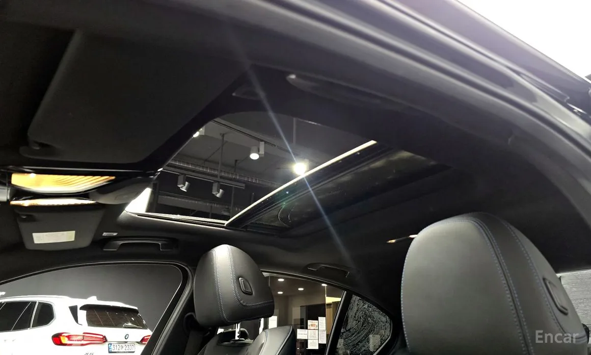 Photo 19 - BMW 3 Series