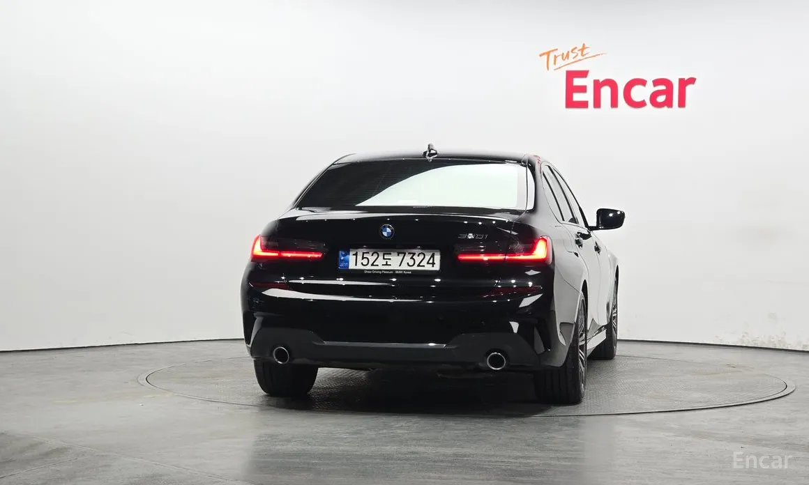 Photo 4 - BMW 3 Series