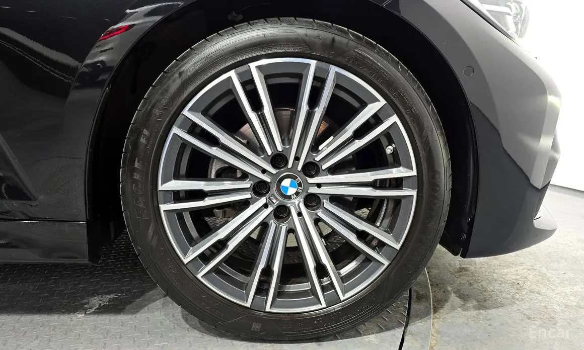 Photo 5 - BMW 3 Series