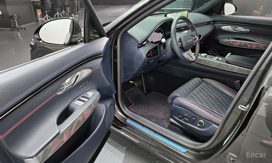 Photo 11 - Genesis GV70