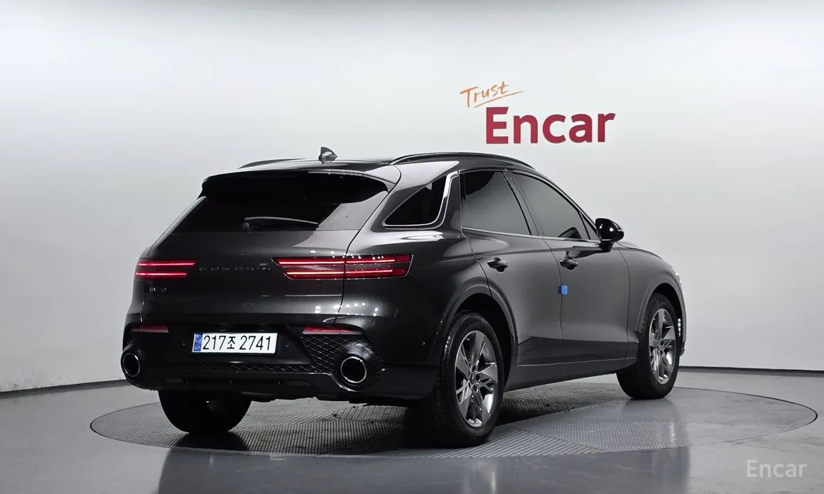 Photo 2 - Genesis GV70