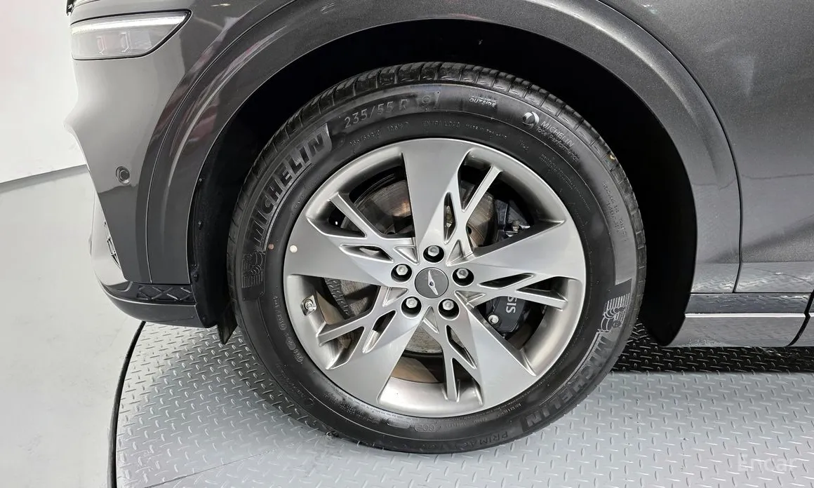 Photo 5 - Genesis GV70