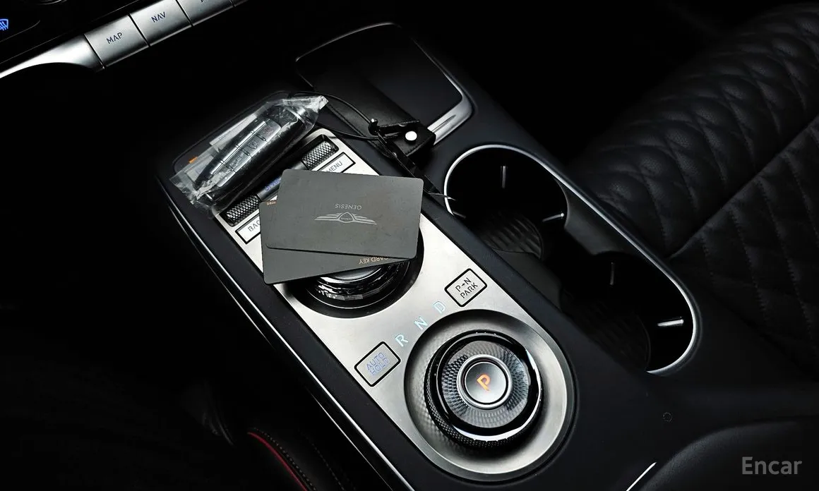 Photo 9 - Genesis GV70