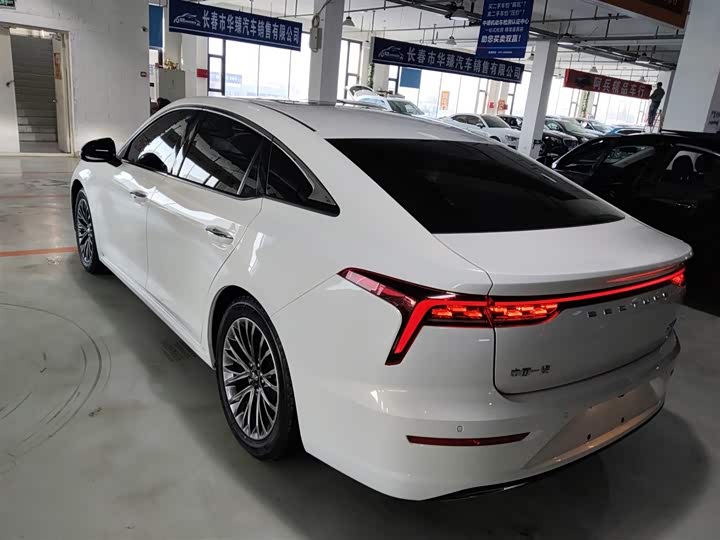 Фото 5 - Bestune B70