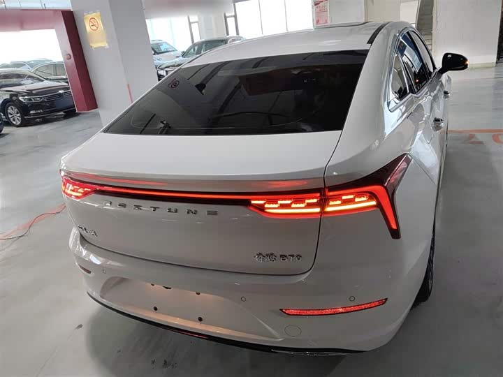 Фото 6 - Bestune B70