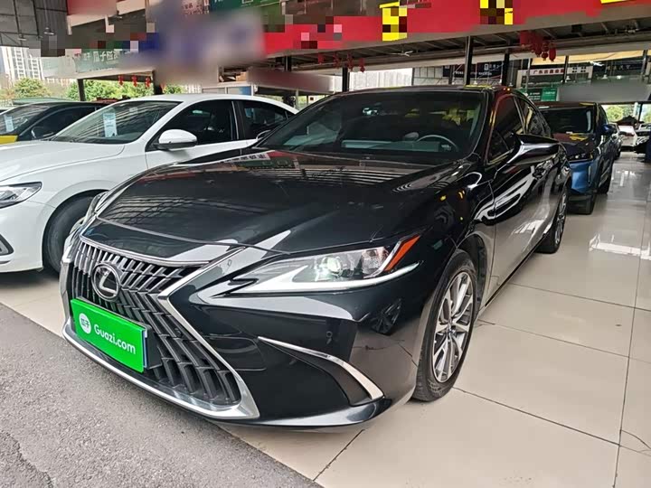 Фото 2 - Lexus ES