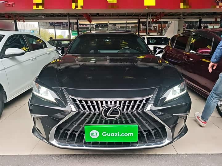 Фото 3 - Lexus ES