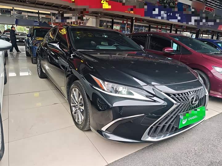 Фото 4 - Lexus ES