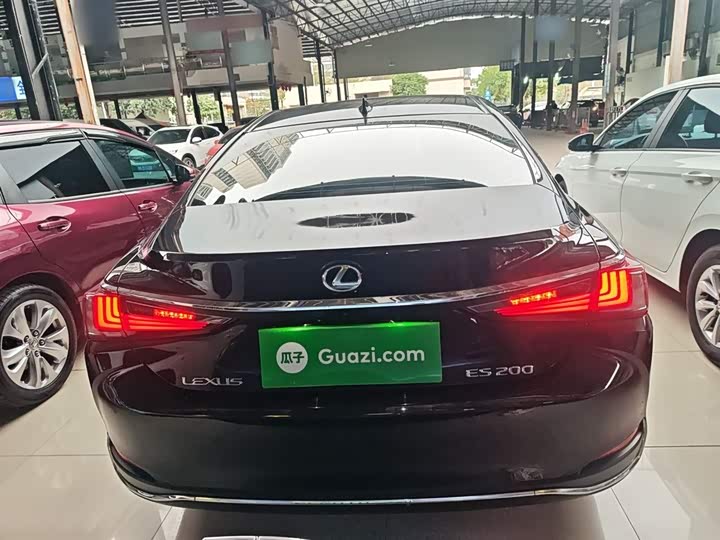 Фото 6 - Lexus ES