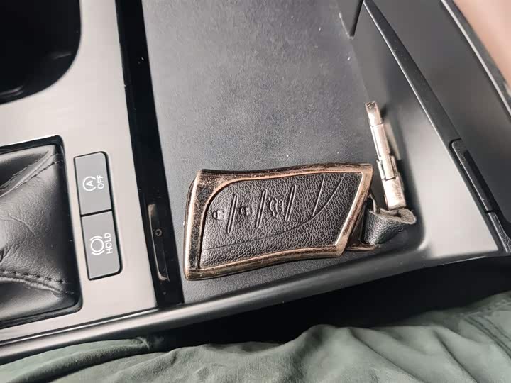 Фото 9 - Lexus ES