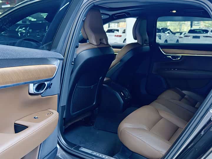 Фото 8 - Volvo S90