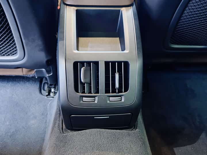 Фото 9 - Volvo S90