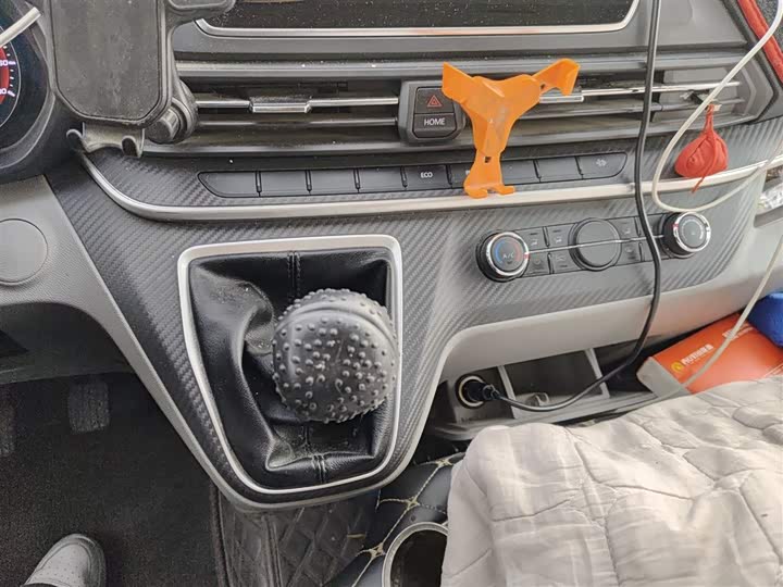 Фото 7 - Maxus V90